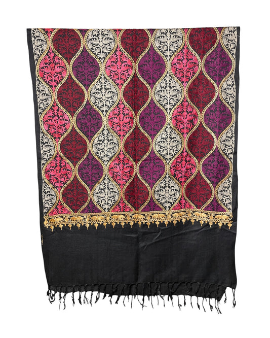 Bestickter Unisex Schal schwarz mit Heritage Muster