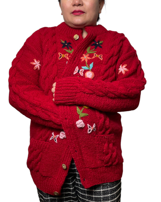 Mira – Handgestrickter & Bestickter Nepal-Cardigan