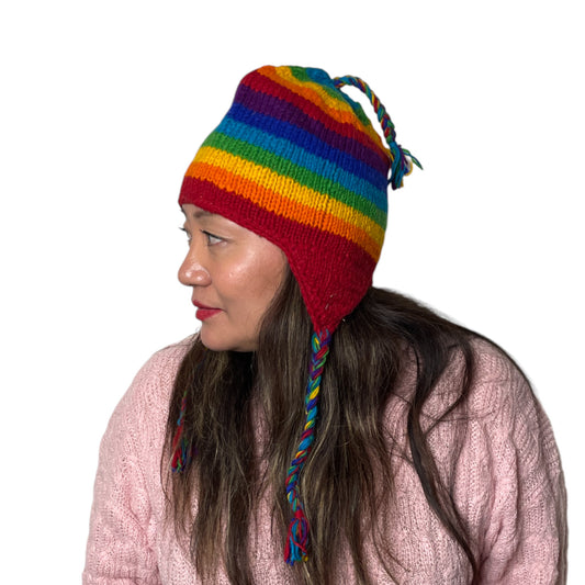„Manaslu“ – Handgestrickte Nepal-Mütze Regenbogen