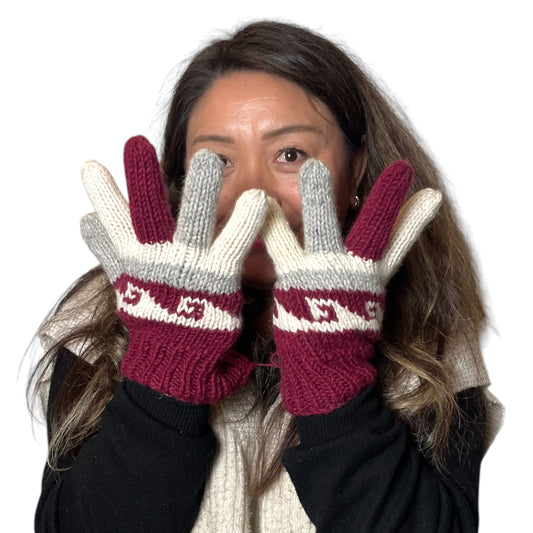 „Sundara“ – Handgestrickte Nepal-Handschuhe tiefrot