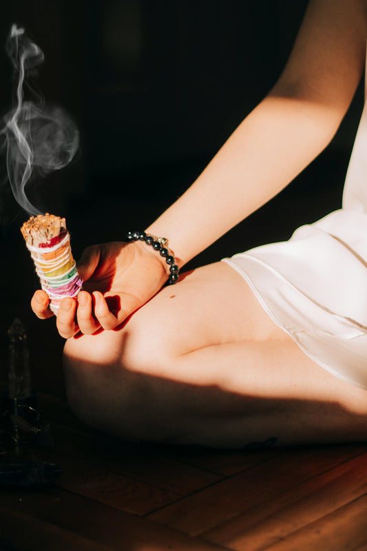 Weisser Salbei Räucherbündel für Chakra-Reinigung und Meditation – Himalaya Vibes