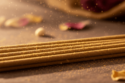 premium-indian-incense-close-up-powdery - Himalaya Vibes Bern – Tibet Laden & Online Shop in der Schweiz