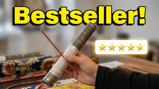 Kunsang präsentiert handgerollte Namdroling tibetische Raeucherstaebchen in Klosterqualitaet im Himalaya Vibes Laden in Bern Kramgasse 63
