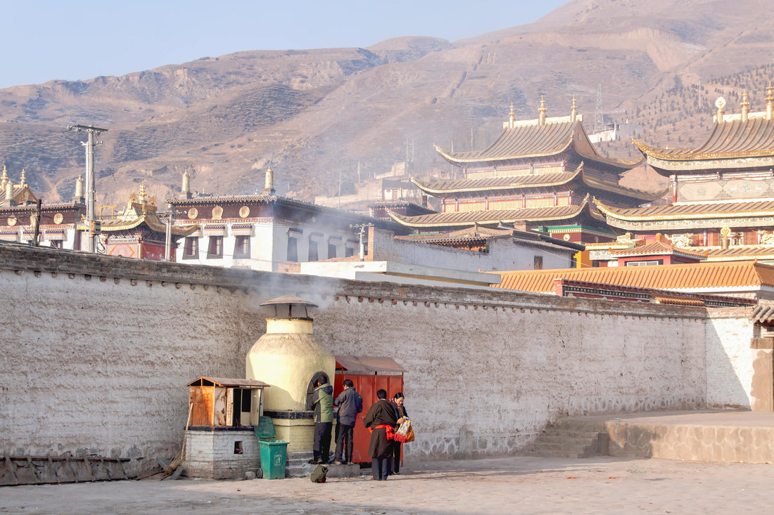 traditionelle tibetische Räucherstäbchen mit natürlichem Weihrauch für Meditation und Raumreinigung