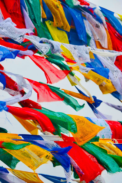 tibetische-gebetsflaggen-fahnen-nepal-himalaya-vibes-tibetladen-onlineshop-bern-schweiz-baumwolle