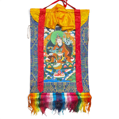 Rotolo thangka Guru Rinpoche con broccato e frange, 44 x 79 cm, vista d'insieme