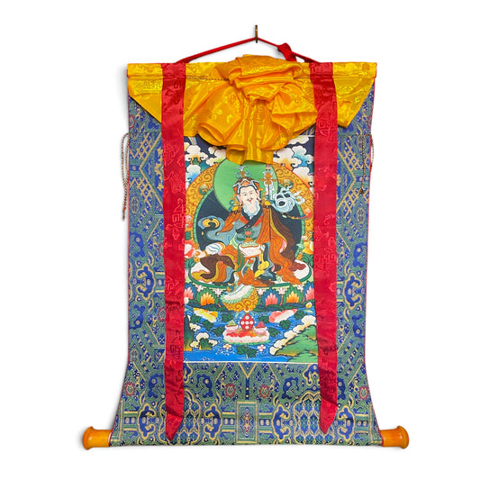 Rouleau thangka Guru Rinpoché avec brocart, vue d'ensemble 61 x 71 cm – Himalaya Vibes