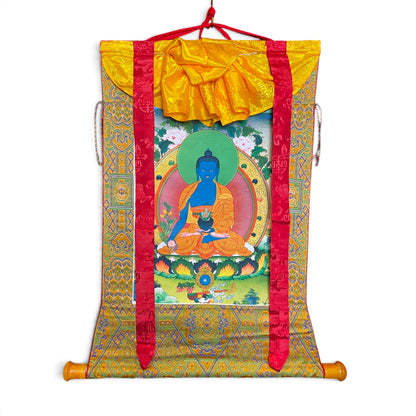 Rotolo thangka Buddha della Medicina con broccato, vista completa 61 x 71 cm – Himalaya Vibes