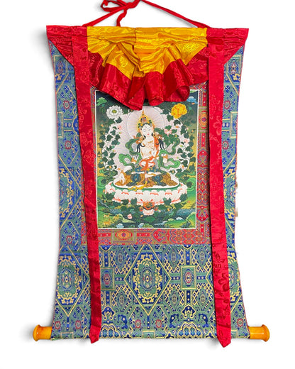 Weisse Tara Thangka Rollbild mit Brokat und Stange, 73 x 95 cm, Gesamtansicht