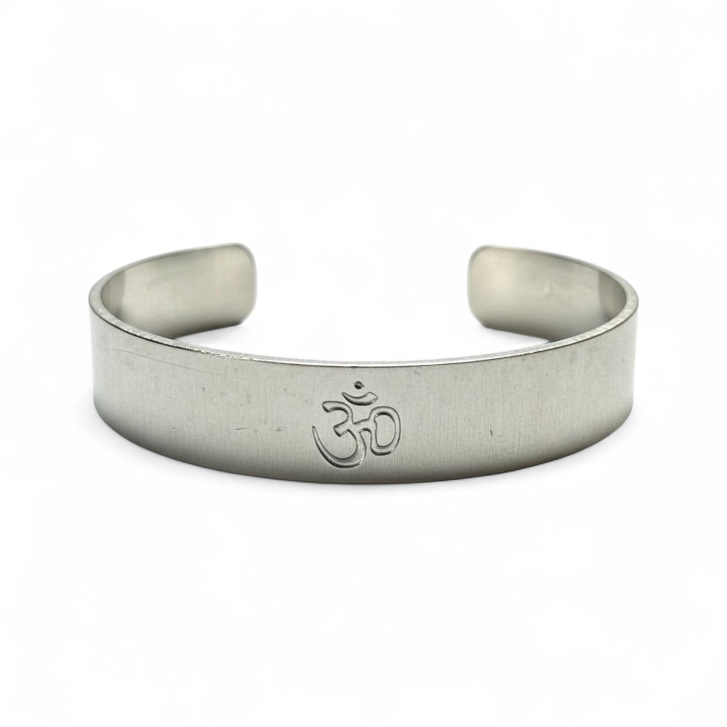 Armreif Om-Symbol – Messing Silberfarben (Ø 6,5 cm)