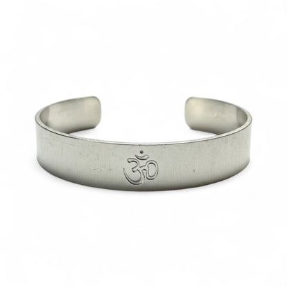 Armreif Om-Symbol – Messing Silberfarben (Ø 6,5 cm)