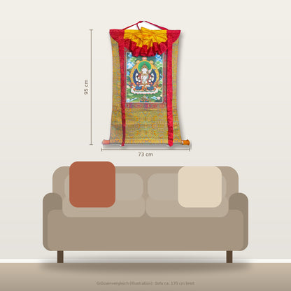 Thangka Chenrezig 73 x 95 cm sopra un divano, confronto delle dimensioni