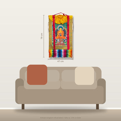 Thangka Bouddha Shakyamuni 47 x 79 cm au-dessus d'un canapé, comparaison de taille dans la pièce
