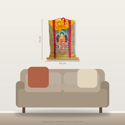 Thangka Bouddha Shakyamouni, 61 x 71 cm, comparaison de taille au-dessus du canapé – Himalaya Vibes