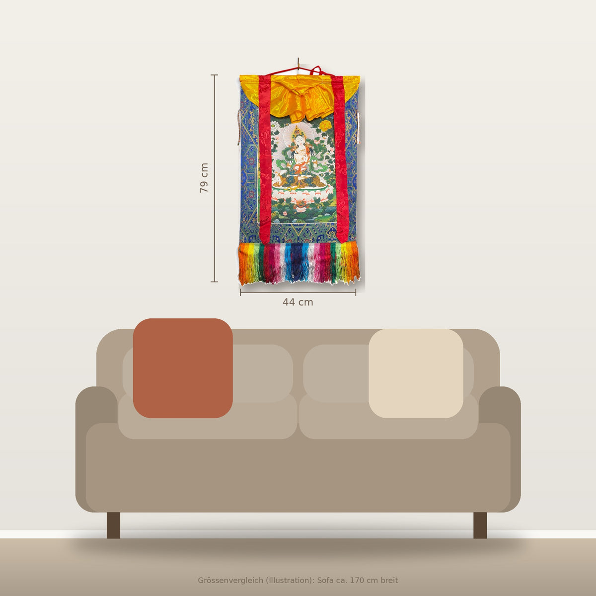 Thangka Tara bianca 44 x 79 cm sopra il divano, confronto delle dimensioni nella stanza