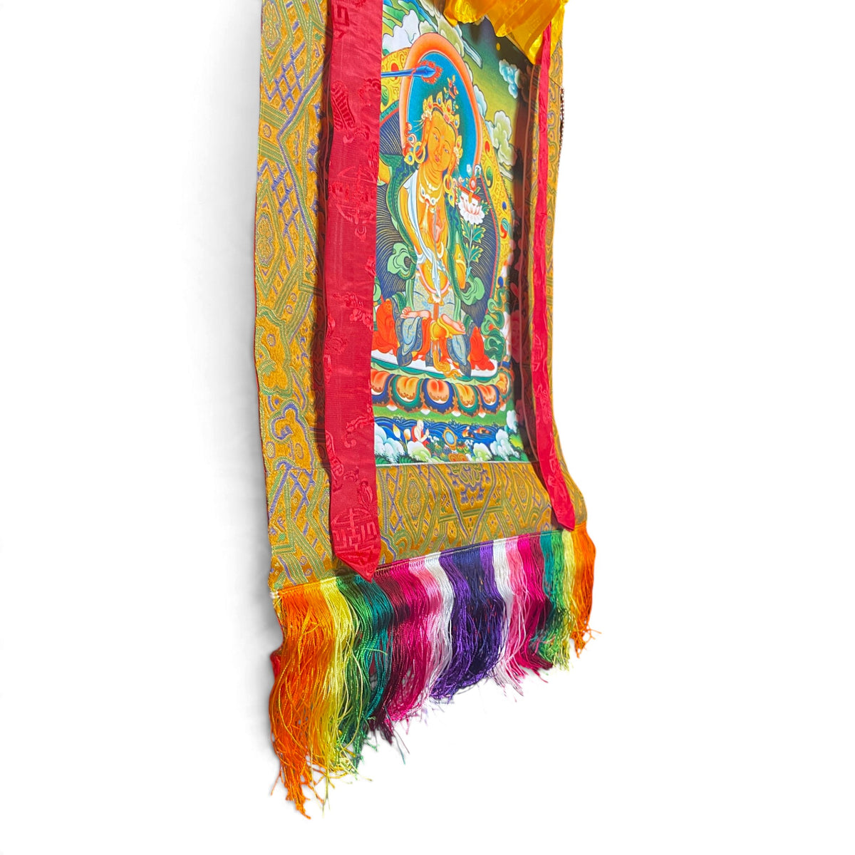 Frange colorate e cornice in broccato giallo oro in basso sul thangka Manjushri