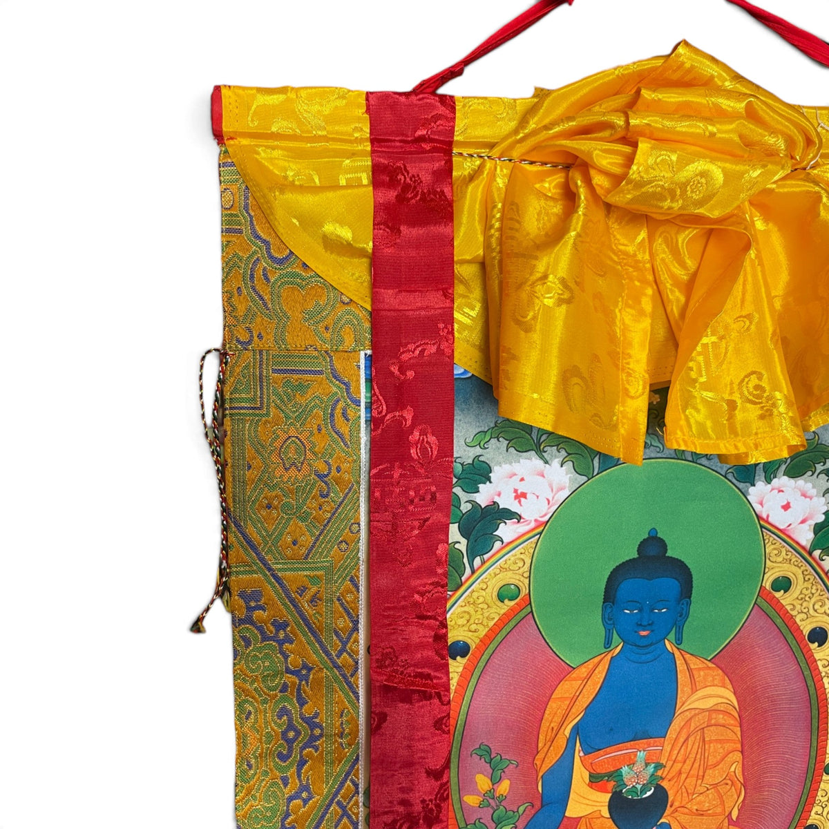 Dettaglio del grembiule di seta gialla con broccato e cordino per appendere del thangka Buddha della Medicina