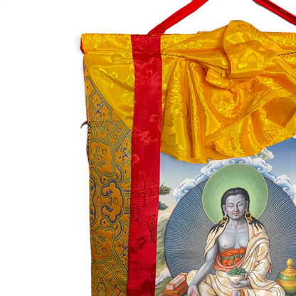 Thangka Milarepa, détail du tablier de soie jaune et du brocart – Himalaya Vibes