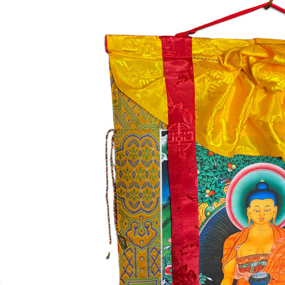 Détail du tablier de soie jaune avec brocart et cordon de suspension du thangka Shakyamuni