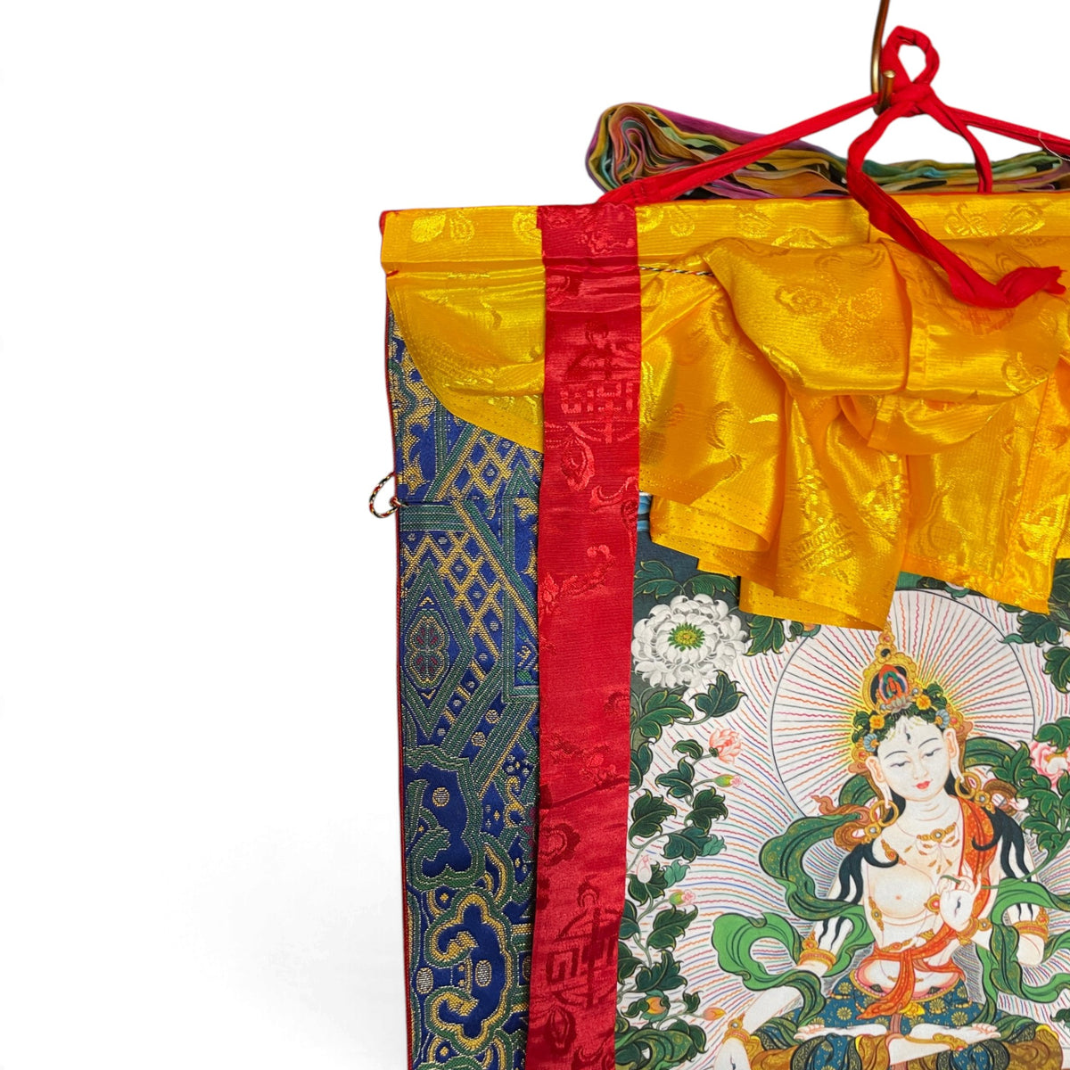 Thangka Tara Bianca, dettaglio del grembiule di seta giallo e del broccato – Himalaya Vibes