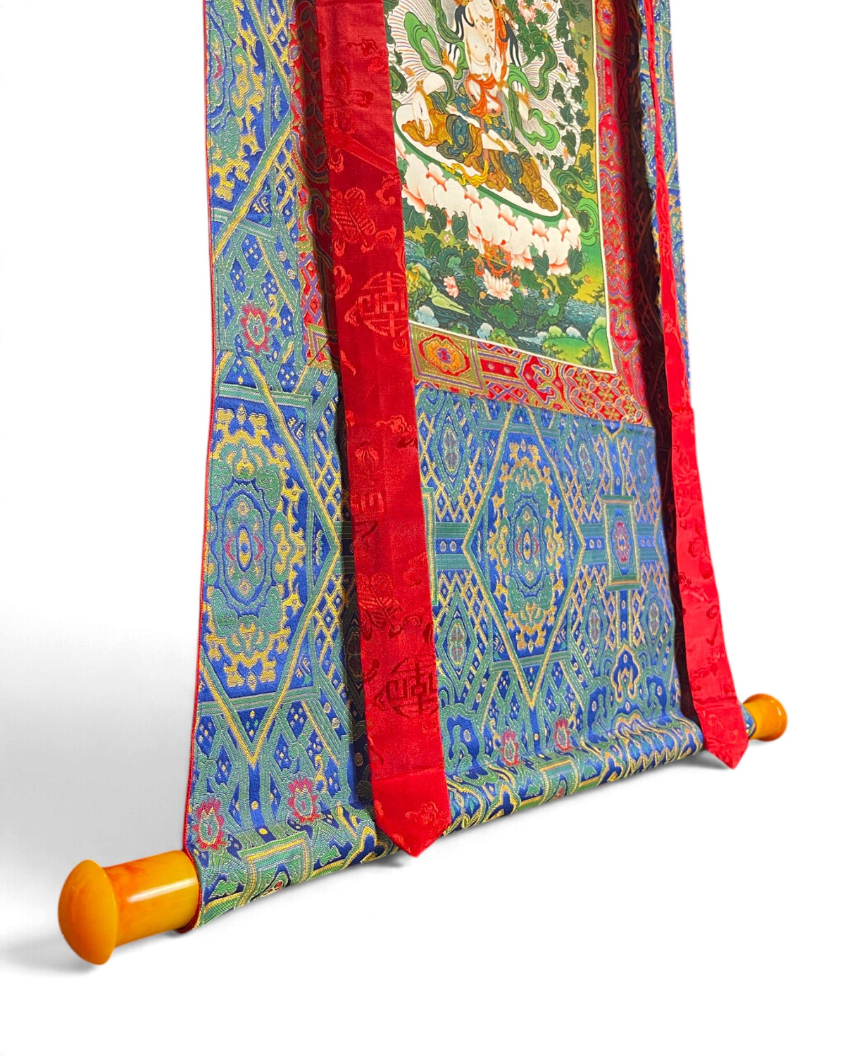 Detail unten: Stange mit bernsteinfarbenen Enden und blauer Brokat