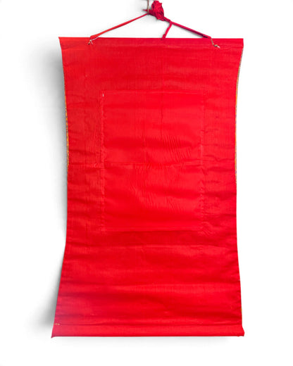 Retro del thangka in cotone rosso con cordino per appenderlo
