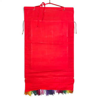 Dos du thangka Tara verte en coton rouge avec franges