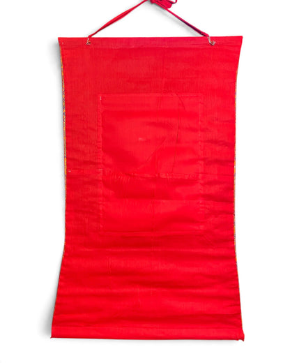Thangka Bouddha Shakyamuni, dos en coton rouge