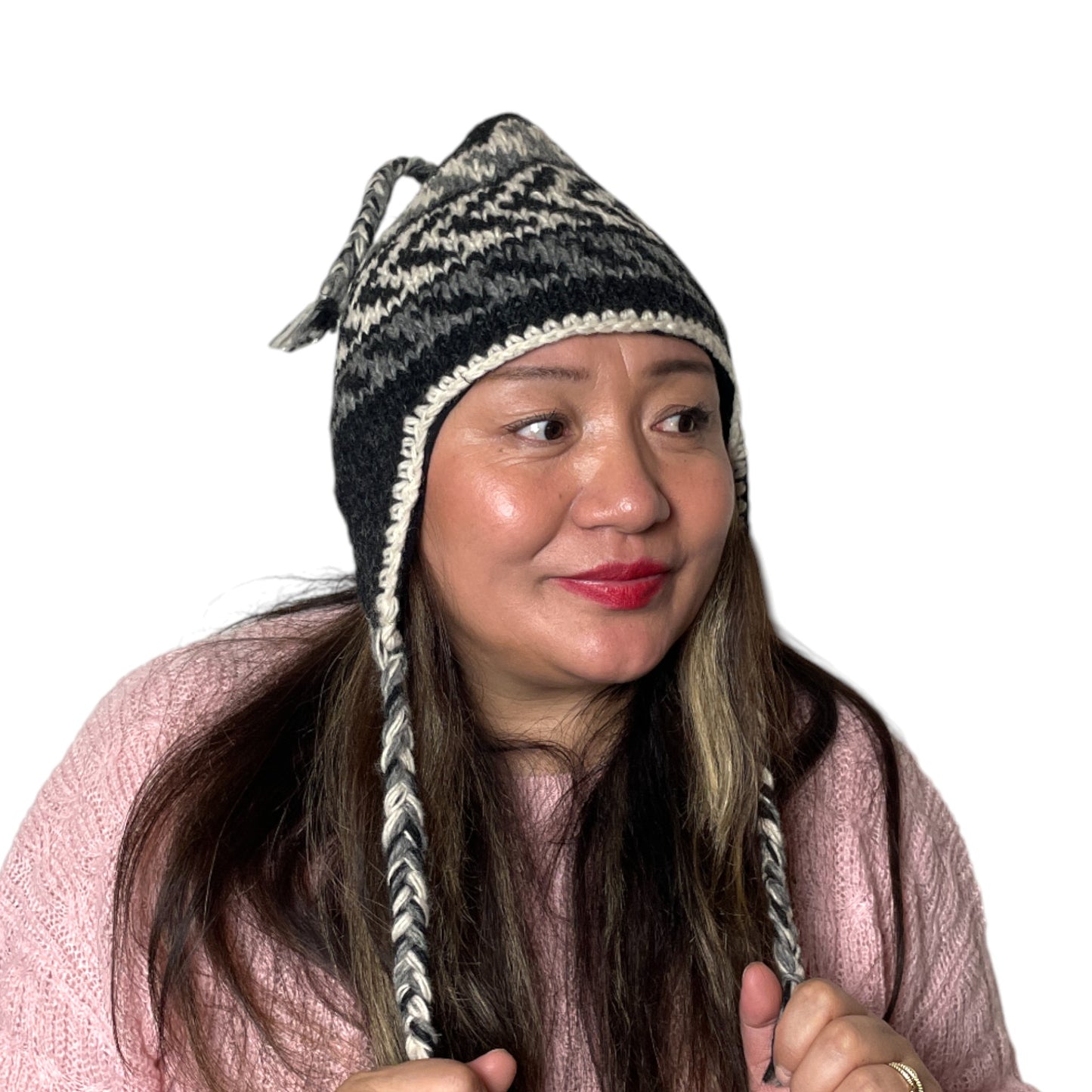 „Annapurna“ – Handgestrickte Nepal-Mütze mit Ohrenklappen schwarz