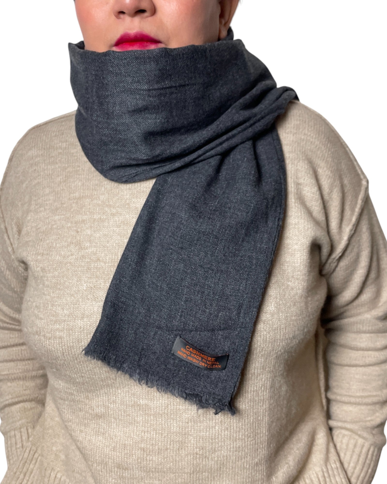 Anthracite Essence – Handgewebter Kaschmir-Schal aus Nepal warm