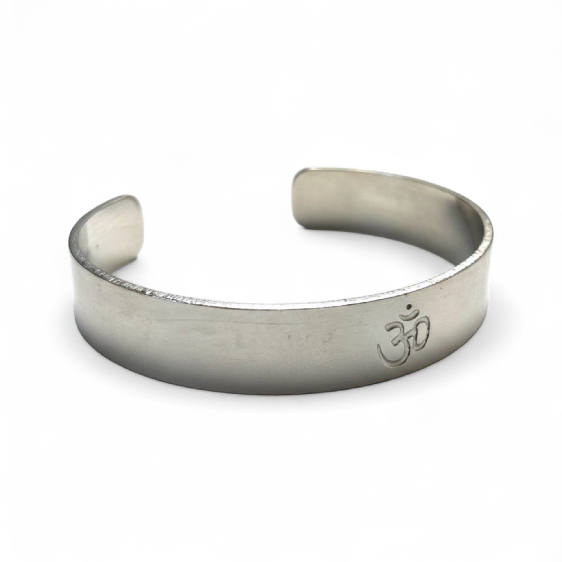 Armreif Om-Symbol – Messing Silberfarben (Ø 6,5 cm)