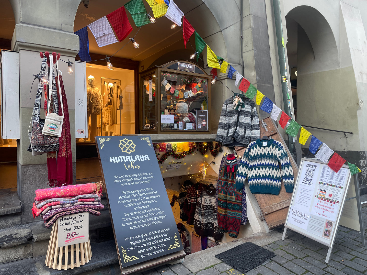 Aussenansicht Himalaya Vibes Bern – Tibet Laden & Online Shop in der Schweiz Kramgasse 63 3011 Bern