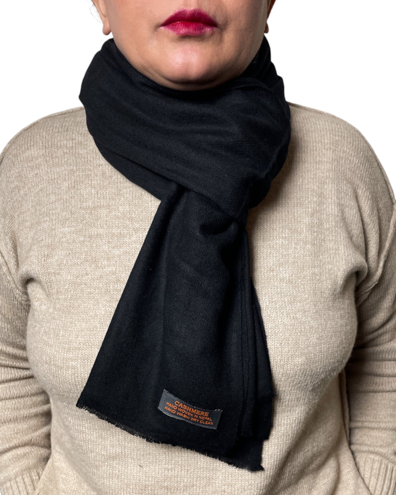 „Black Silence“ – Handgewebter Kaschmir-Schal aus Nepal  accesoire