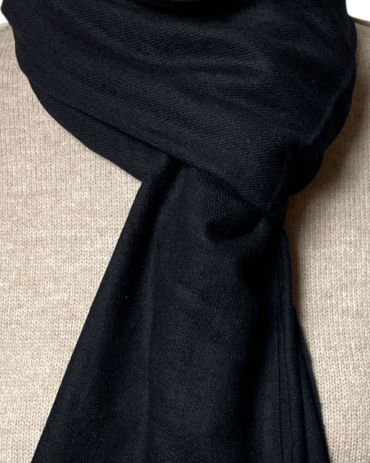 „Black Silence“ – Handgewebter Kaschmir-Schal aus Nepal stoff