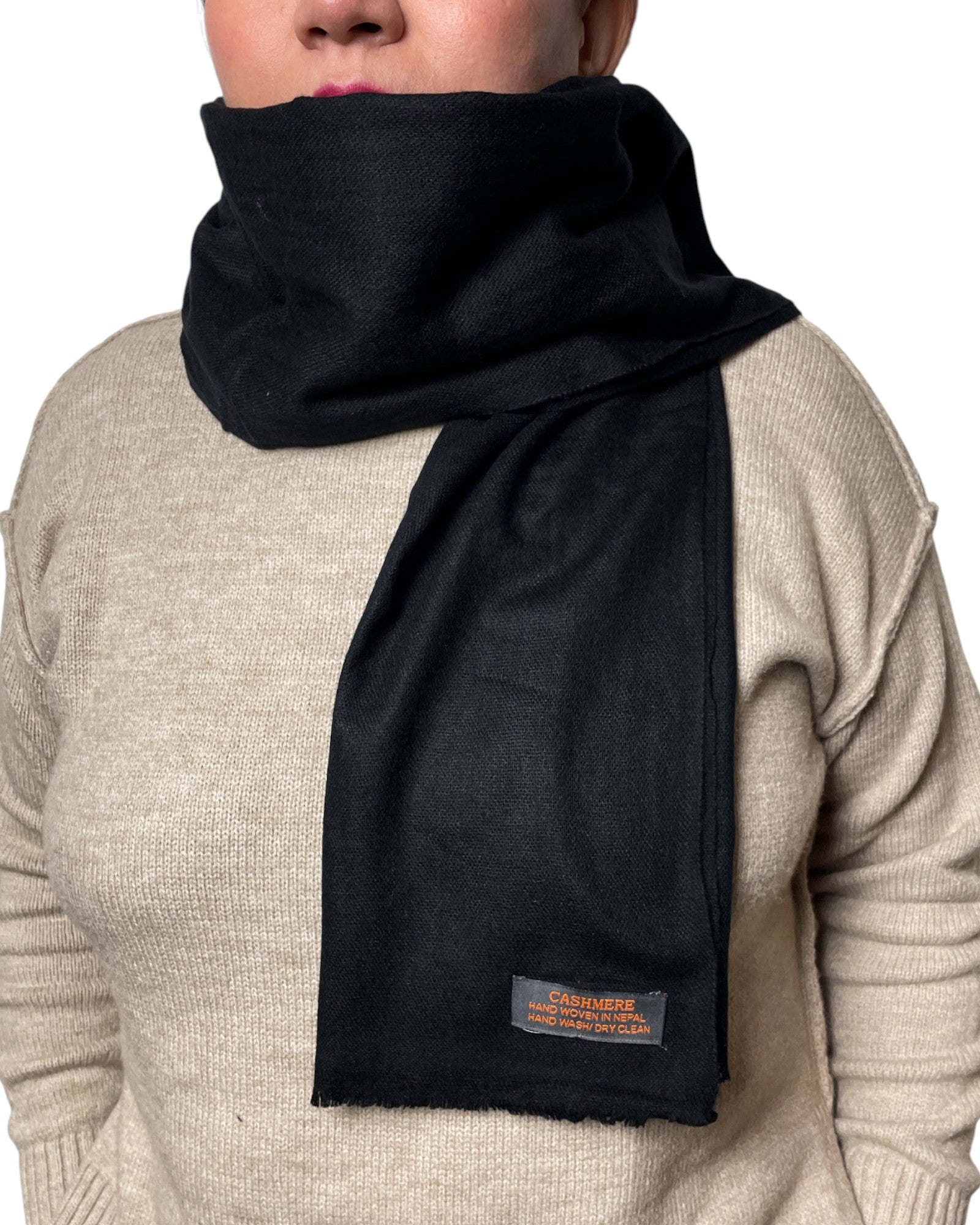 „Black Silence“ – Handgewebter Kaschmir-Schal aus Nepal warm