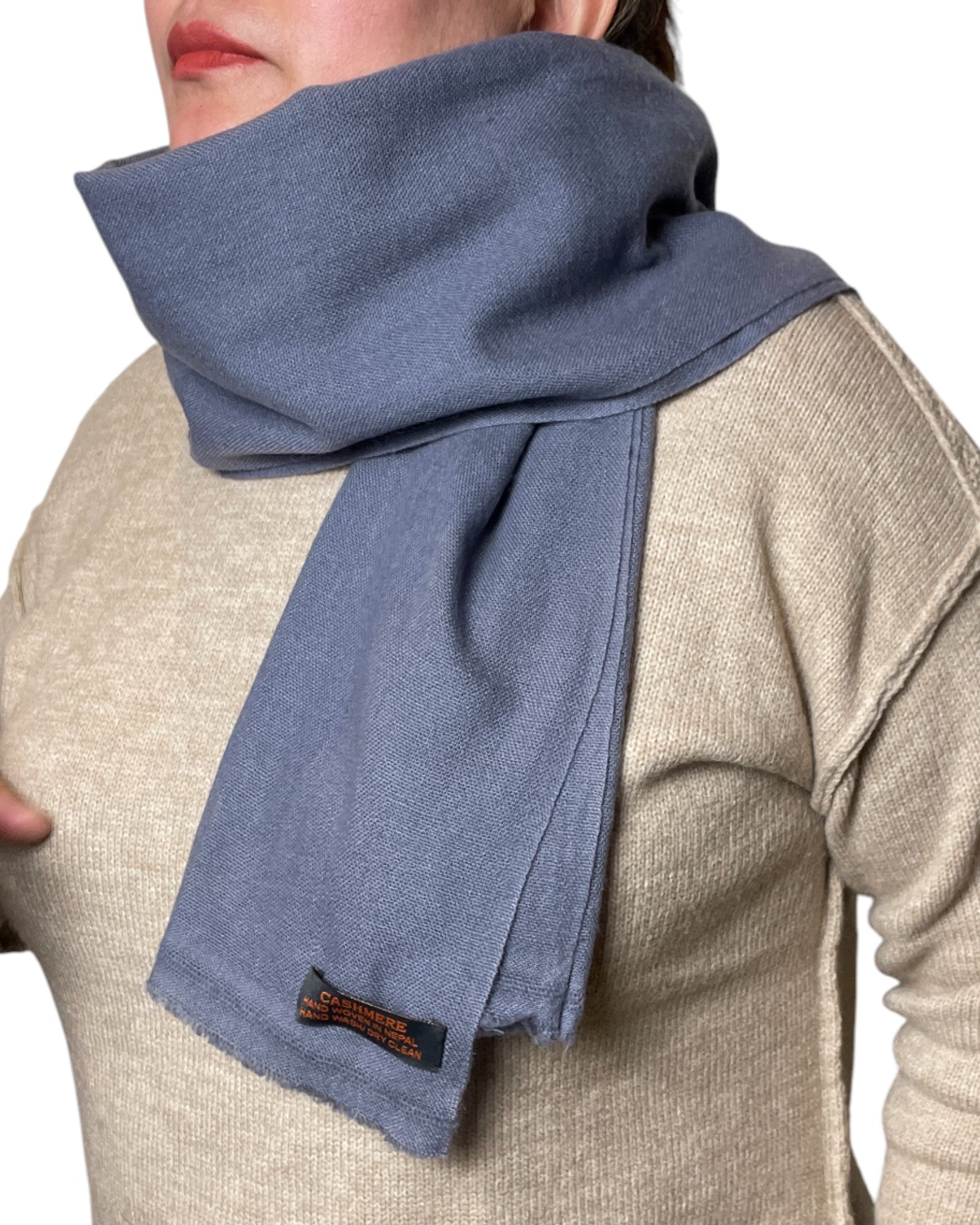 „Blue Dove“ – Handgewebter Kaschmir-Schal aus Nepal Form