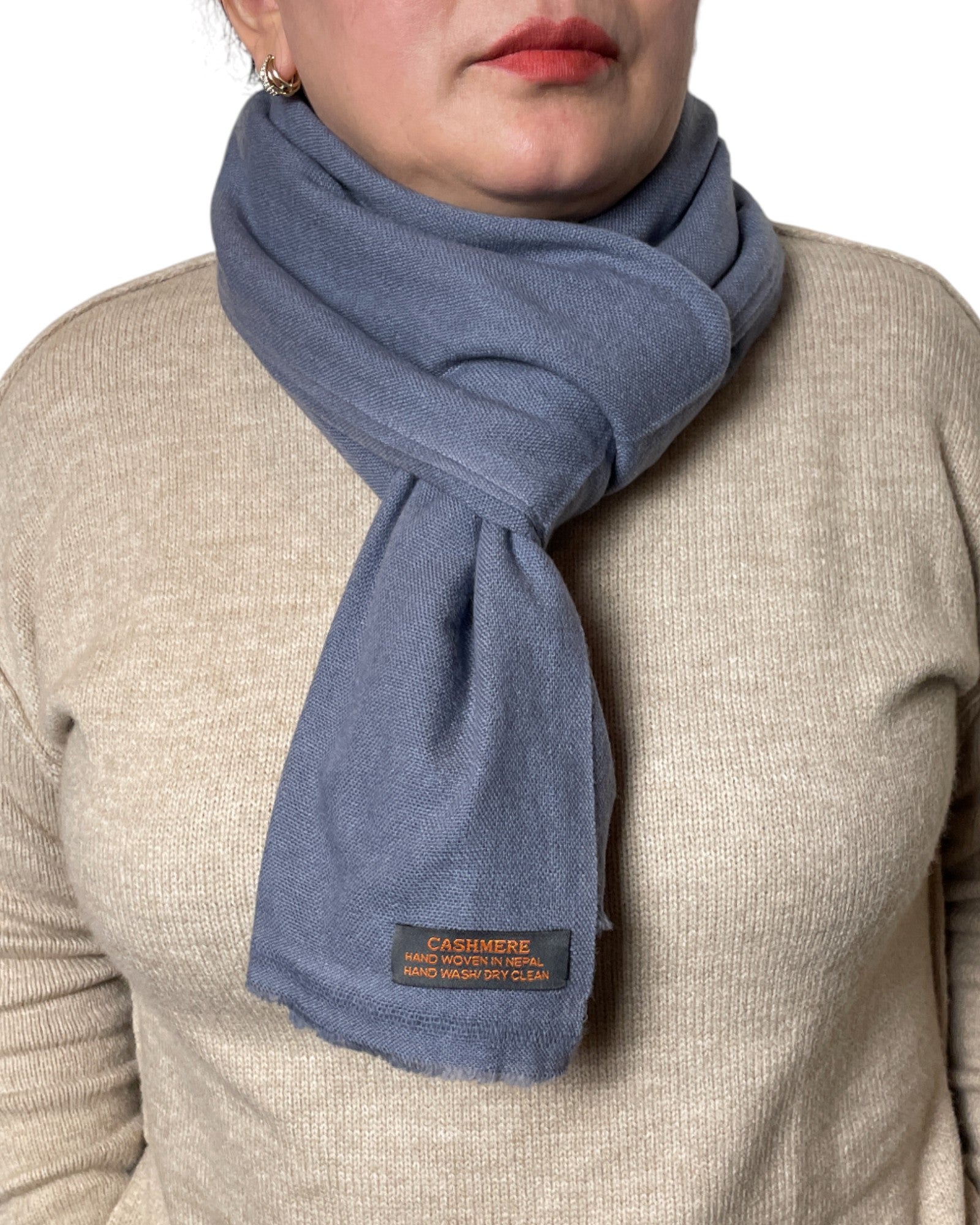 „Blue Dove“ – Handgewebter Kaschmir-Schal aus Nepal Knoten