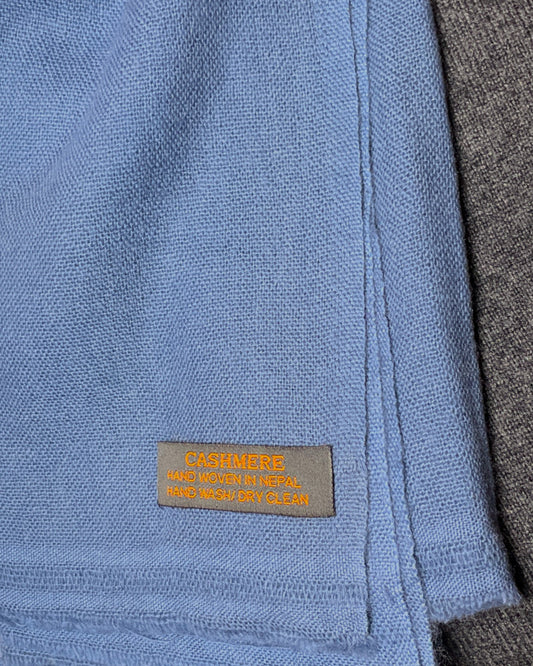 „Blue Haven“ – Handgewebter Kaschmir-Schal aus Nepal Label