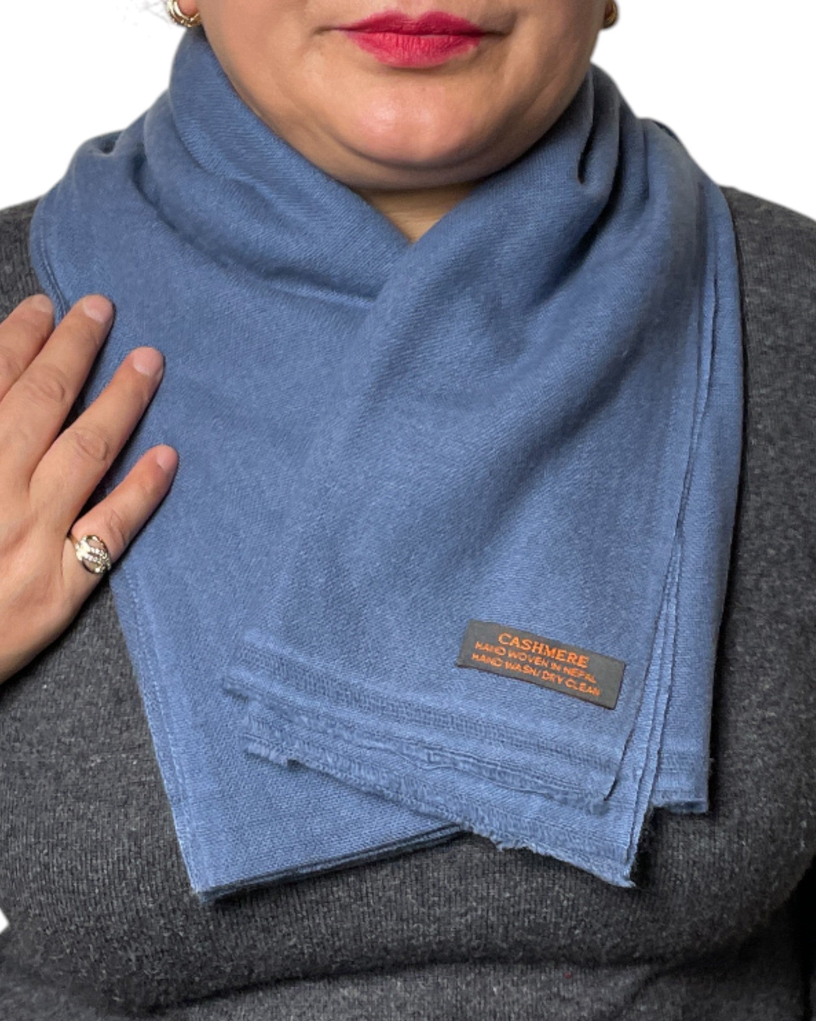 „Blue Haven“ – Handgewebter Kaschmir-Schal aus Nepal kurz