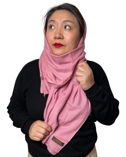 „Blush Rose“ – Reiner Kaschmir Schal handgemacht warm