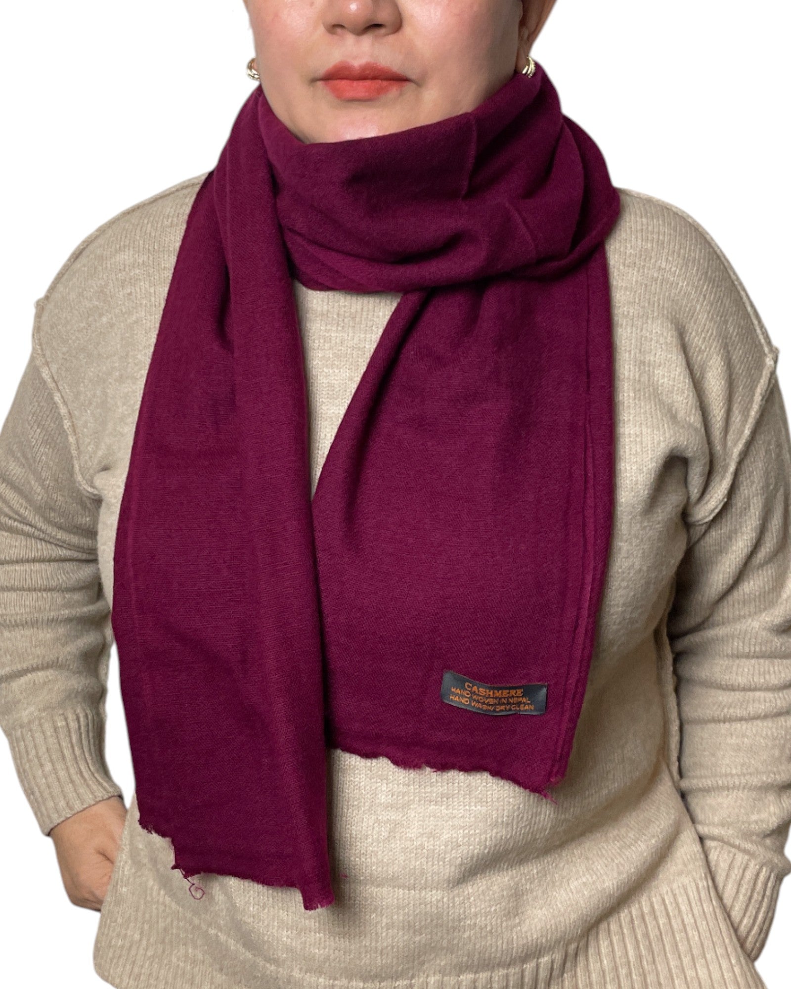 „Burgundy Soul“ – Handgewebter Kaschmirschal aus Nepal locker