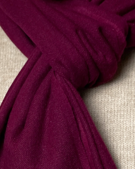 „Burgundy Soul“ – Handgewebter Kaschmirschal aus Nepal nahe