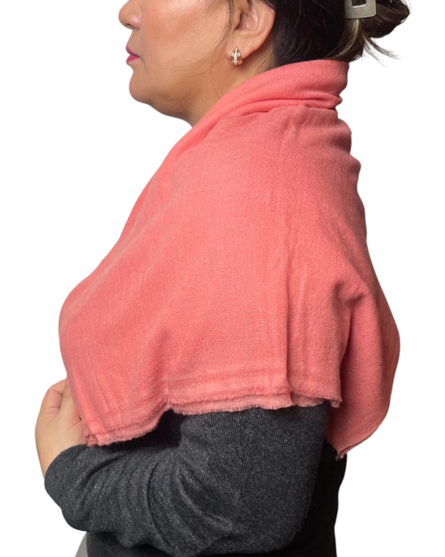 „Coral Glow“ – Handgewebter Kaschmir-Schal aus Nepal Seite