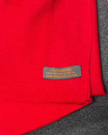 „Crimson Flame“ – Handgewebter Kaschmir-Schal aus Nepal Label