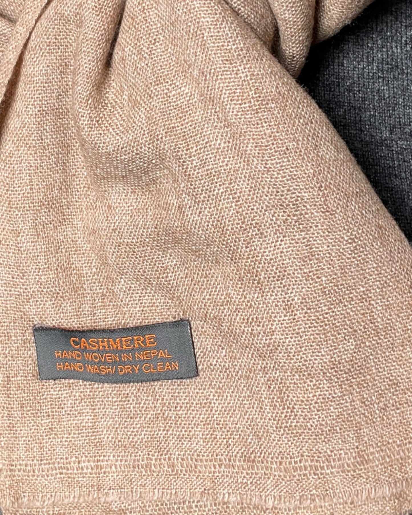 „Desert Sand“  – Handgewebter Kaschmir-Schal aus Nepal Stoff