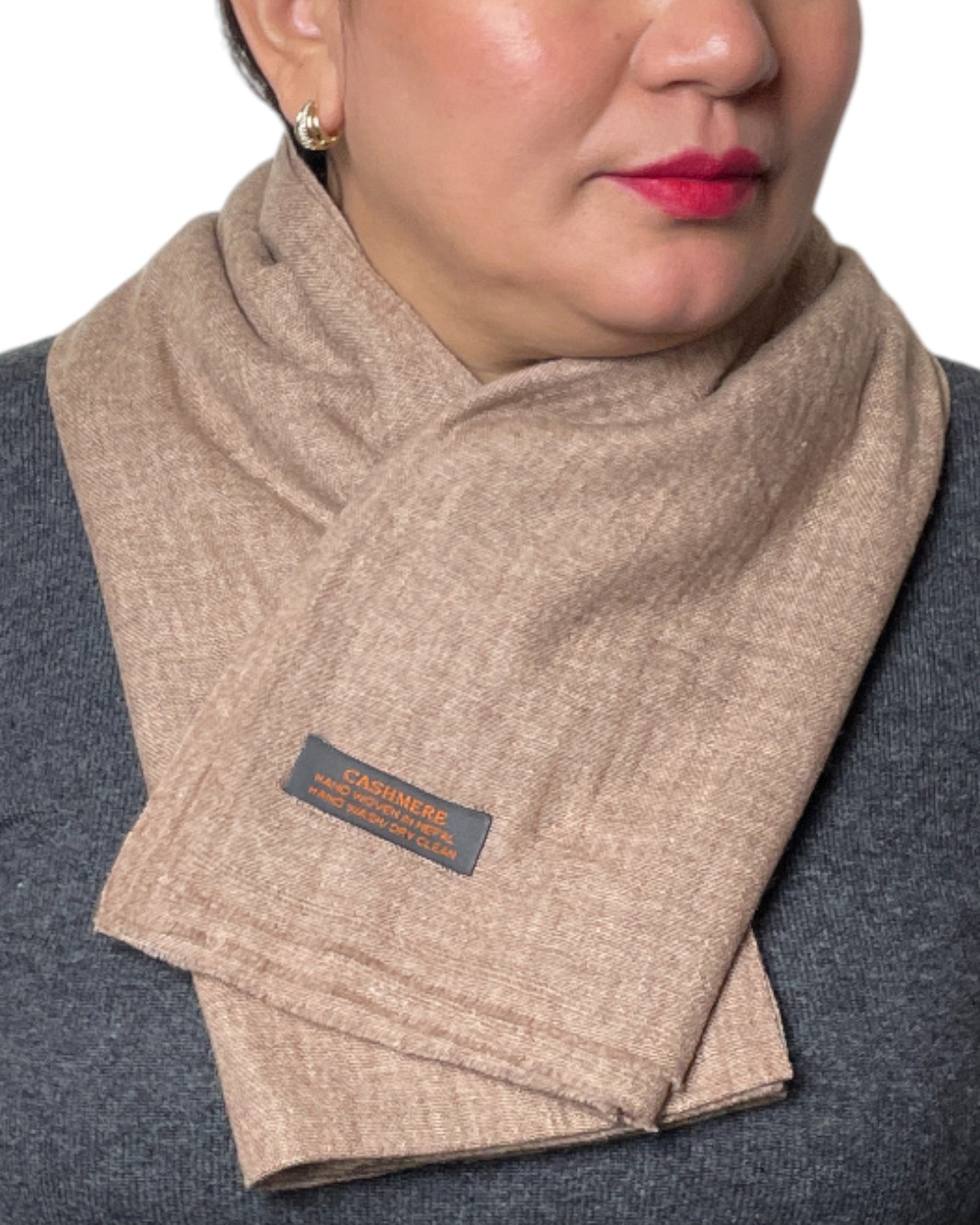 „Desert Sand“  – Handgewebter Kaschmir-Schal aus Nepal gefalten