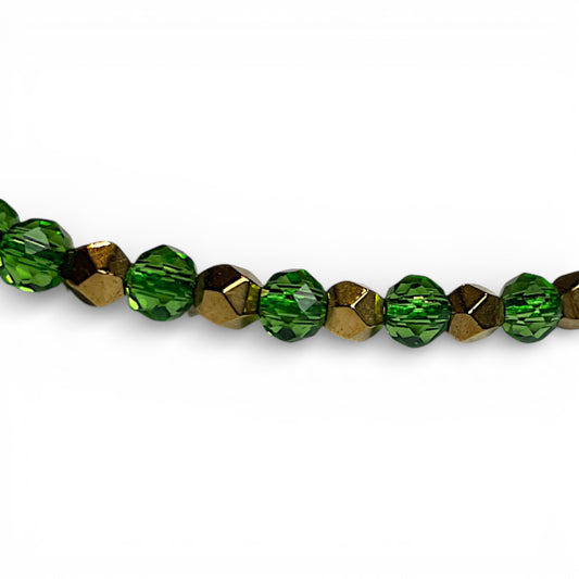 Detailansicht-Perlen-Gruen-Messing-Handgefertigt-Tibet-Laden-Schweiz-Himalaya-Vibes