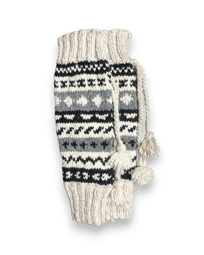 „Dolpo“ – Handgestrickte Nepal-Beinstulpen zusammen