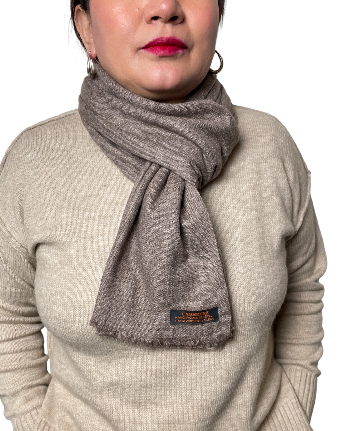 „Earth Whisper“ – Handgewebter Kaschmir-Schal aus Nepal Knoten