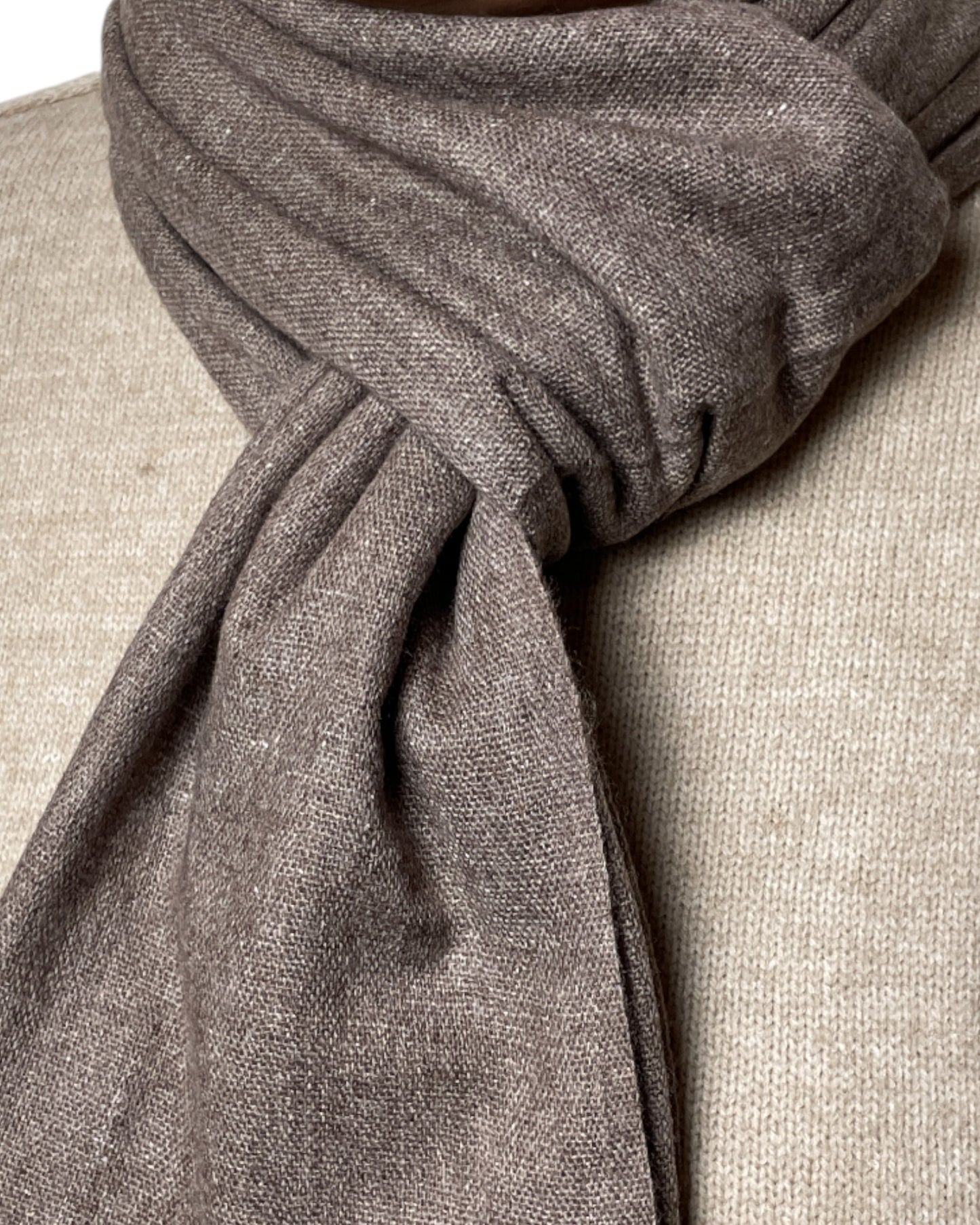 „Earth Whisper“ – Handgewebter Kaschmir-Schal aus Nepal Stoff